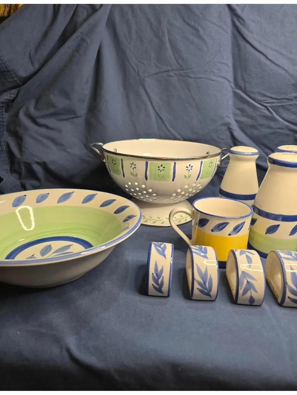 Set of 10 Williams-Sonoma Tournesol collection with Colander, Serving Bowl